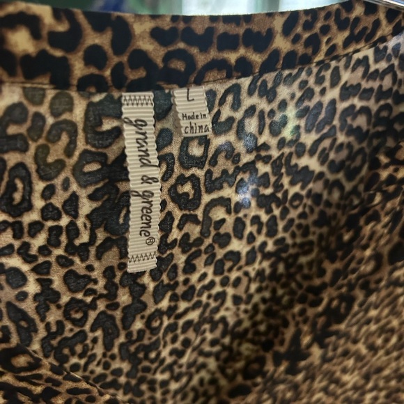 Grand & Greene Leopard Print Blouse L - Picture 3 of 11